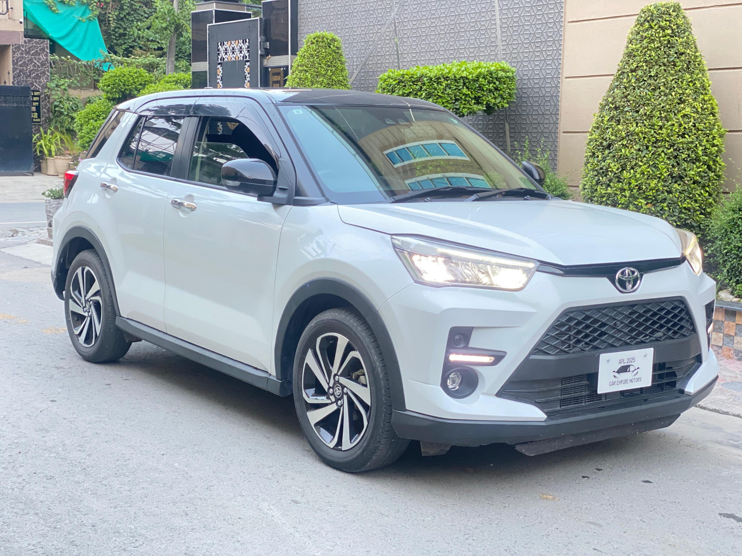 
								Toyota Raize Z Package 2 Tone full									