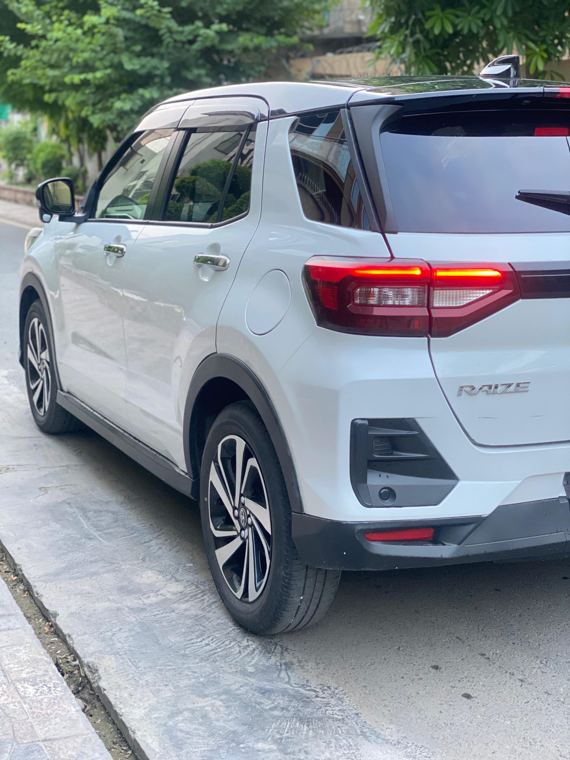 
								Toyota Raize Z Package 2 Tone full									