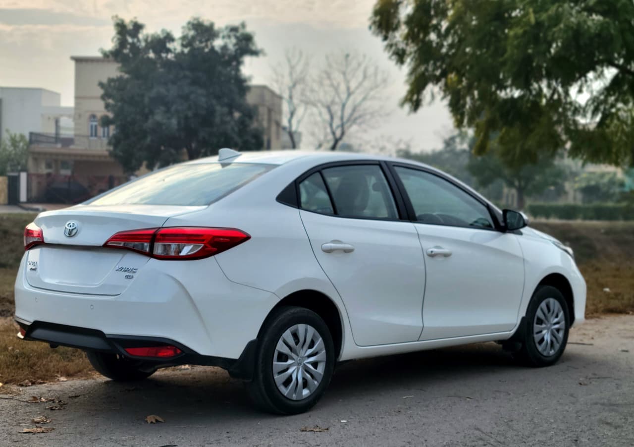 
								Toyota Yaris GLI-CVT full									