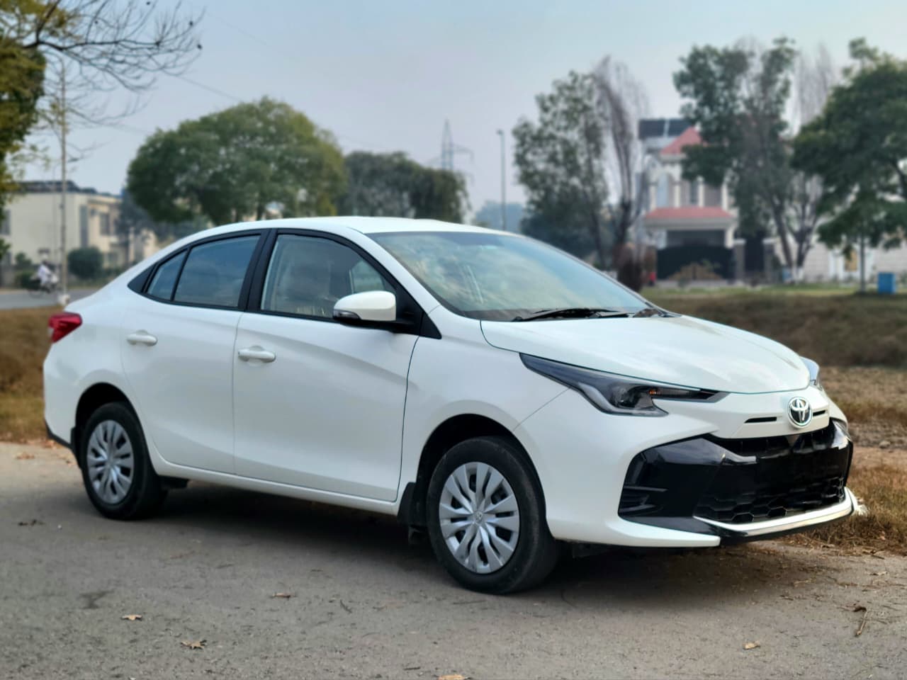 
								Toyota Yaris GLI-CVT full									