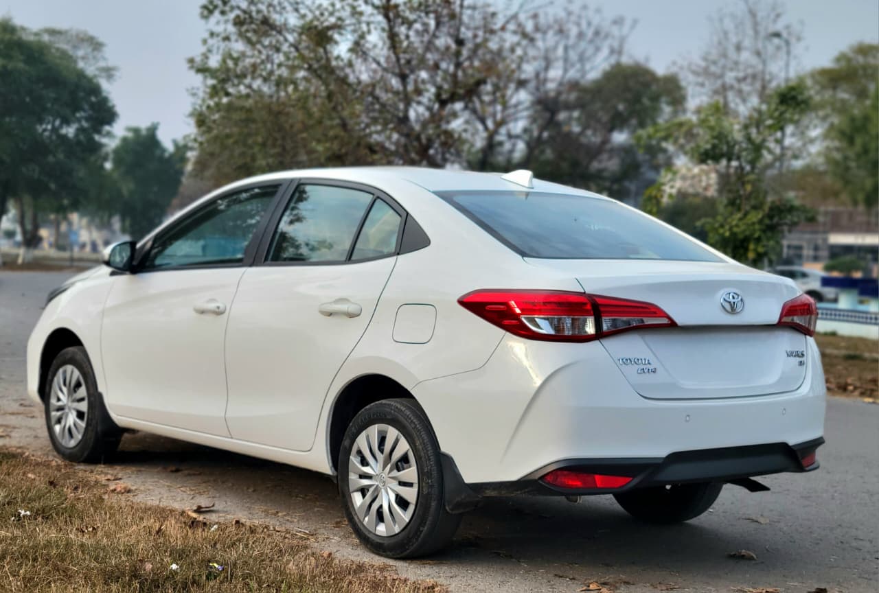 
								Toyota Yaris GLI-CVT full									