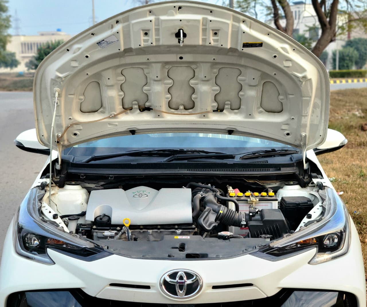 
								Toyota Yaris GLI-CVT full									