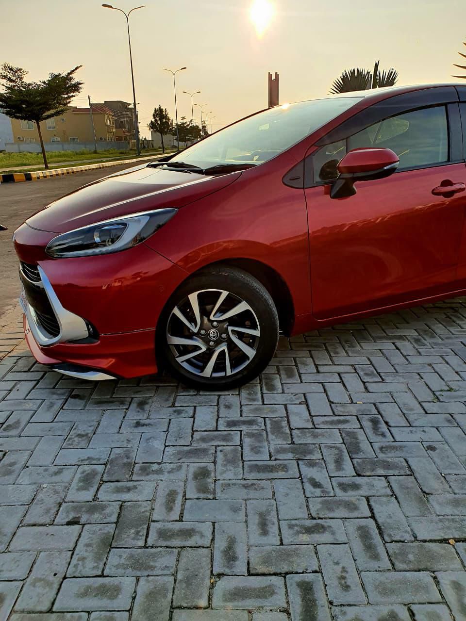 
								Toyota Aqua Z Package full									