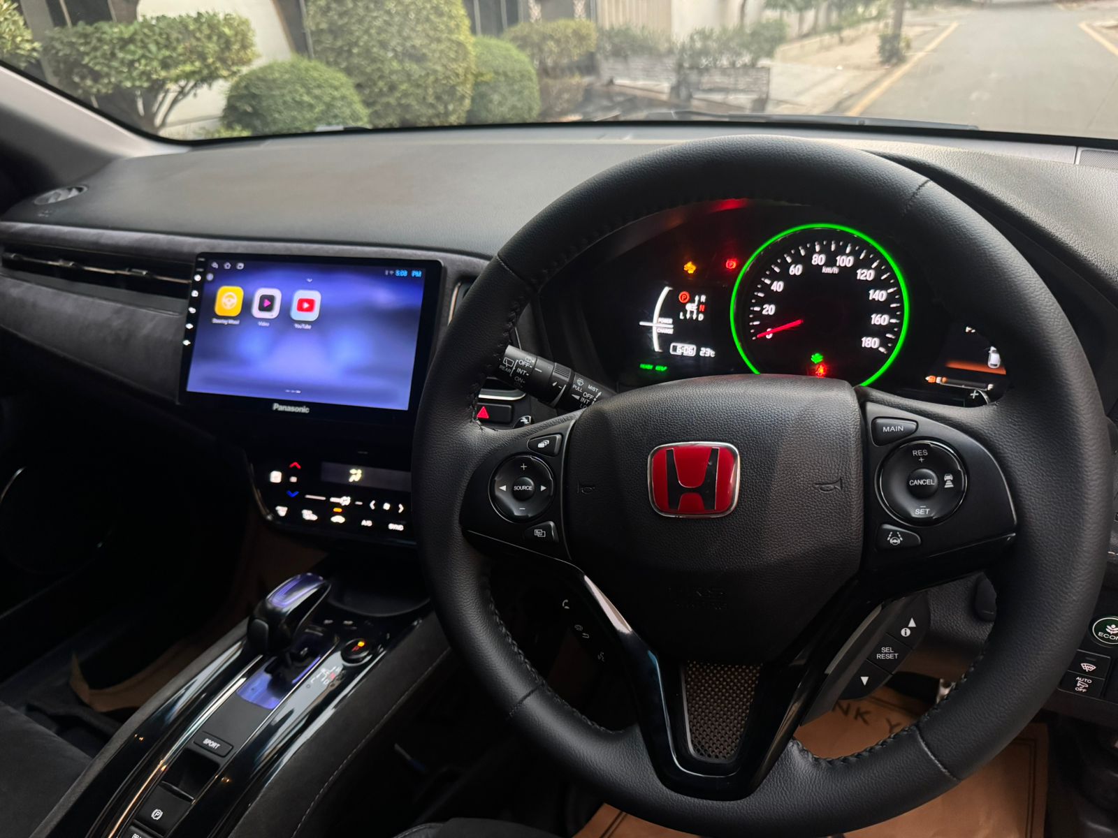 
								Honda Vezel Rs Turbo Full Optional full									