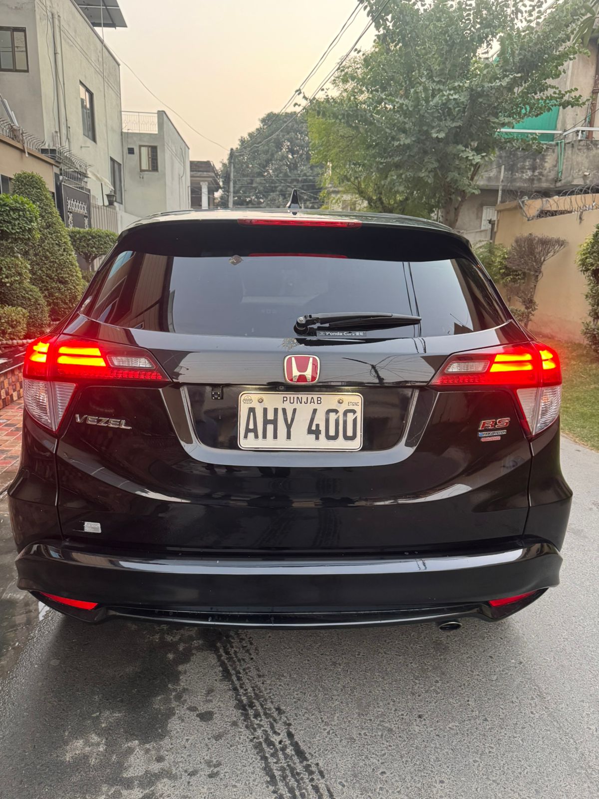 
								Honda Vezel Rs Turbo Full Optional full									