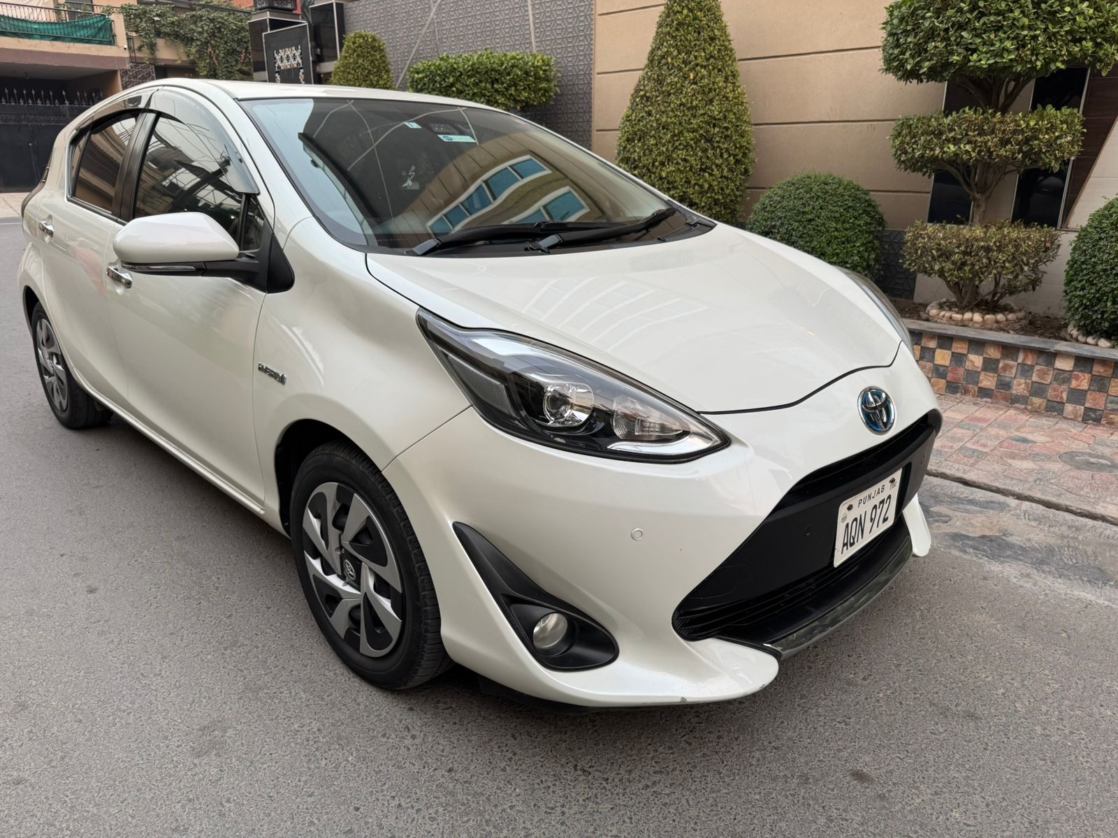 
								Toyota Aqua G Package full									