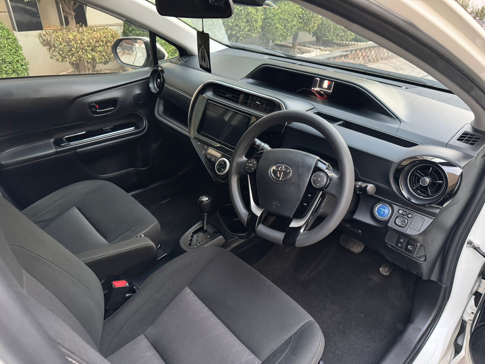 
								Toyota Aqua G Package full									