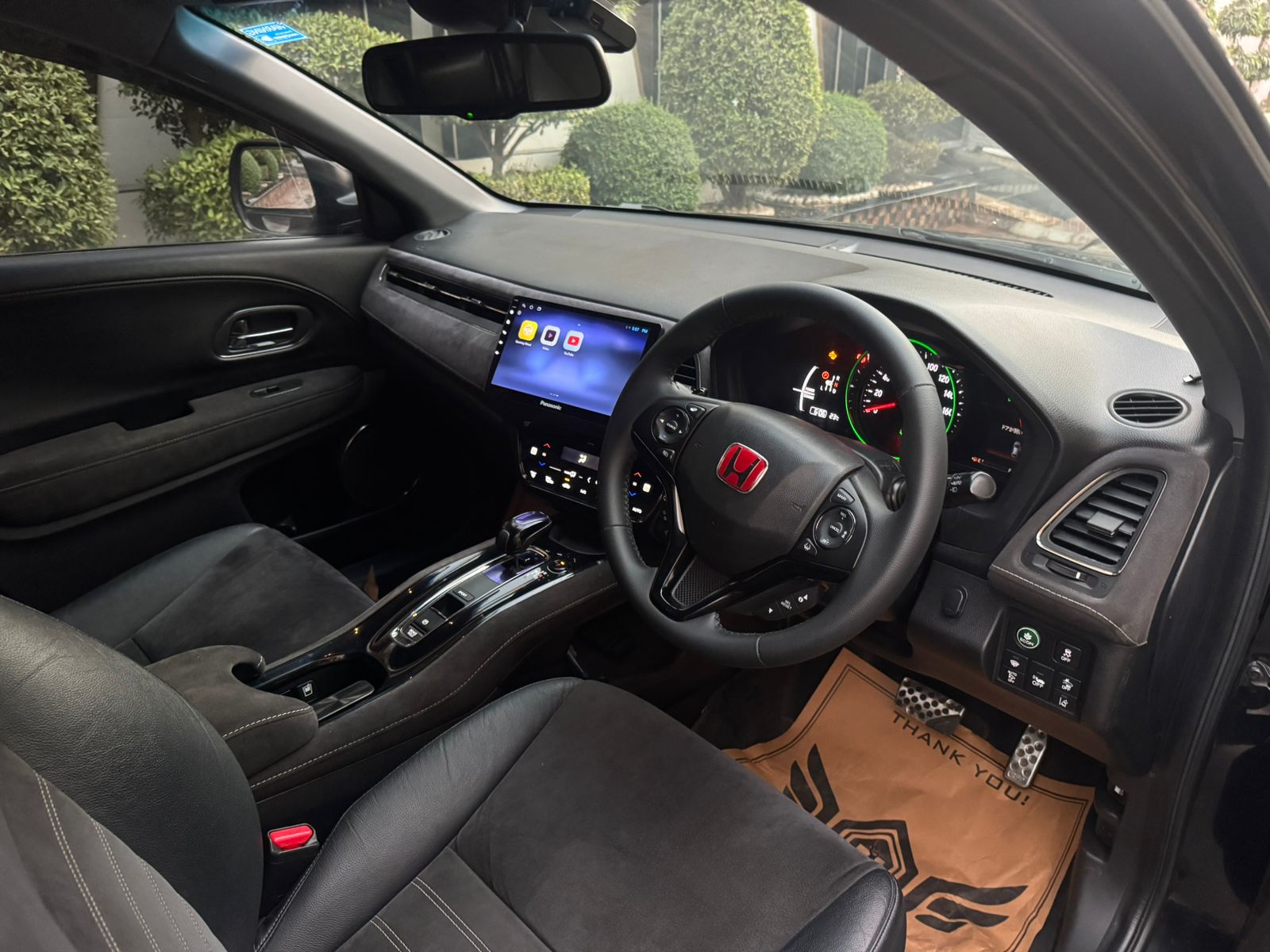 
								Honda Vezel Rs Turbo Full Optional full									