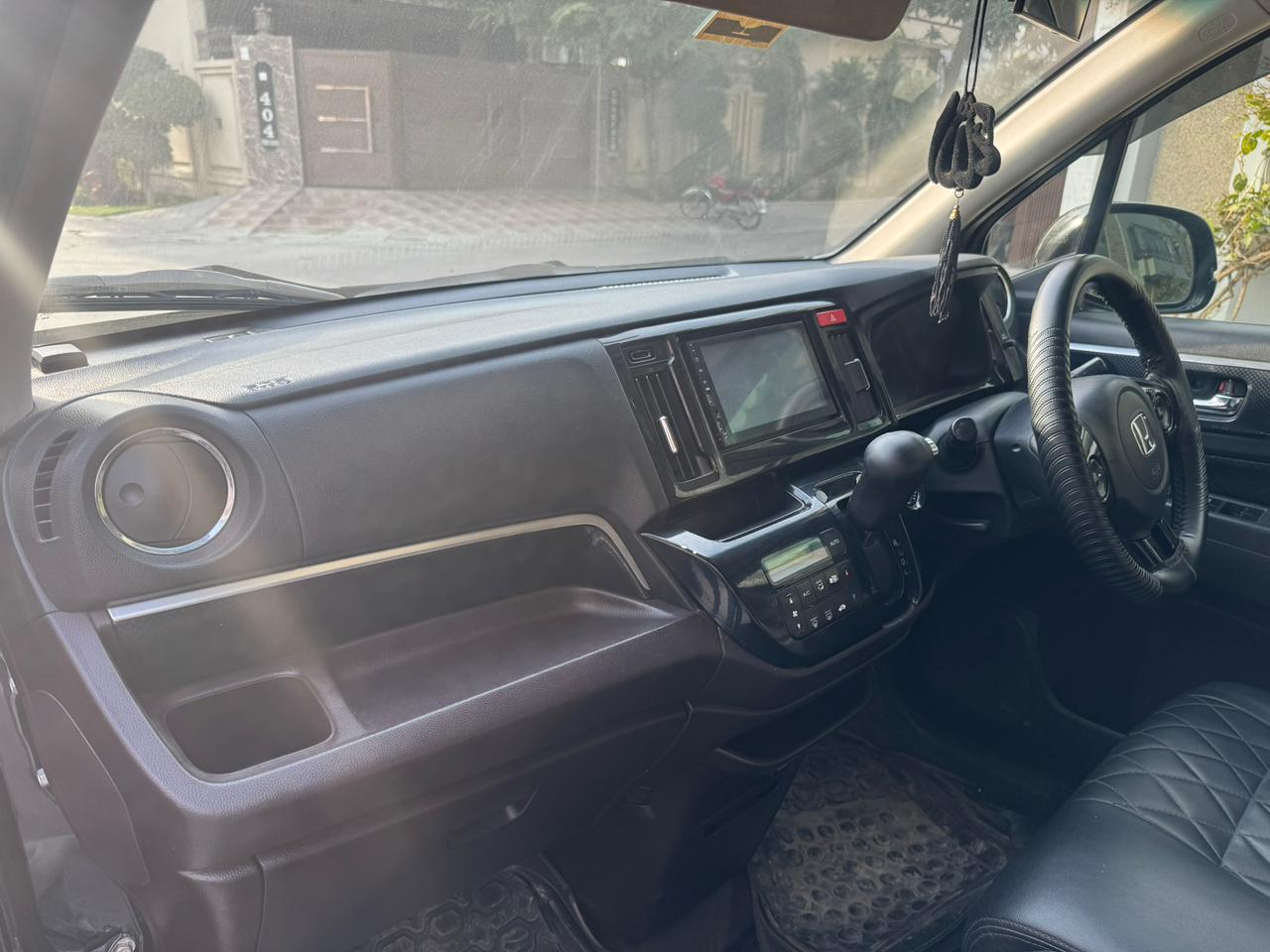 
								Honda N-Wgn Custom Full Optional full									