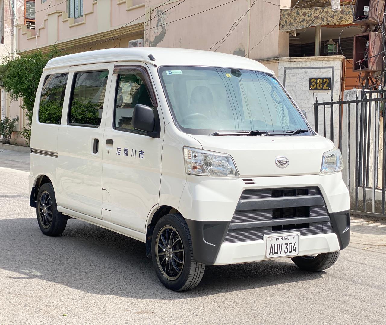 
								Daihatsu Hijet Van full									