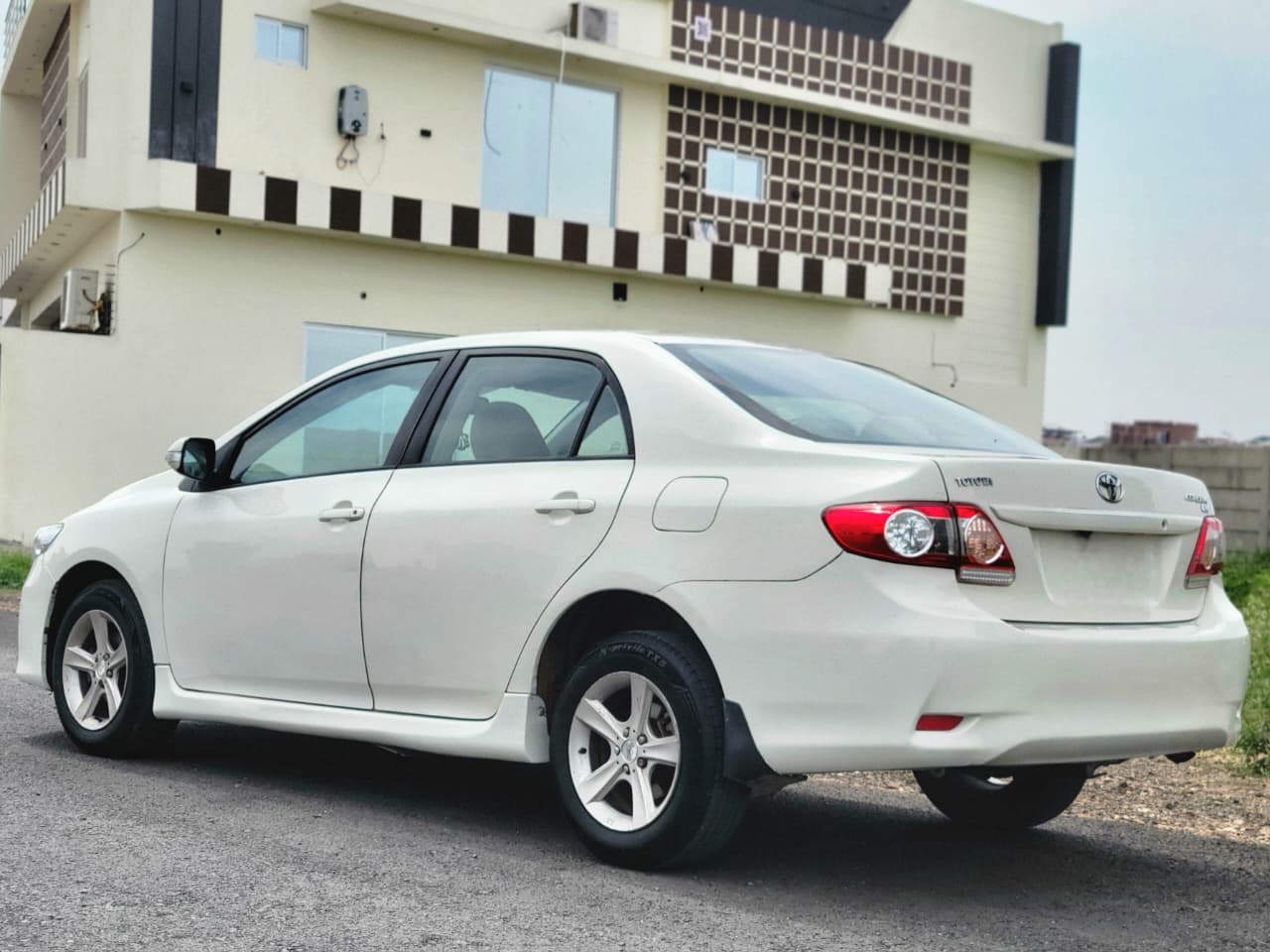 
								Toyota Corolla Xli full									