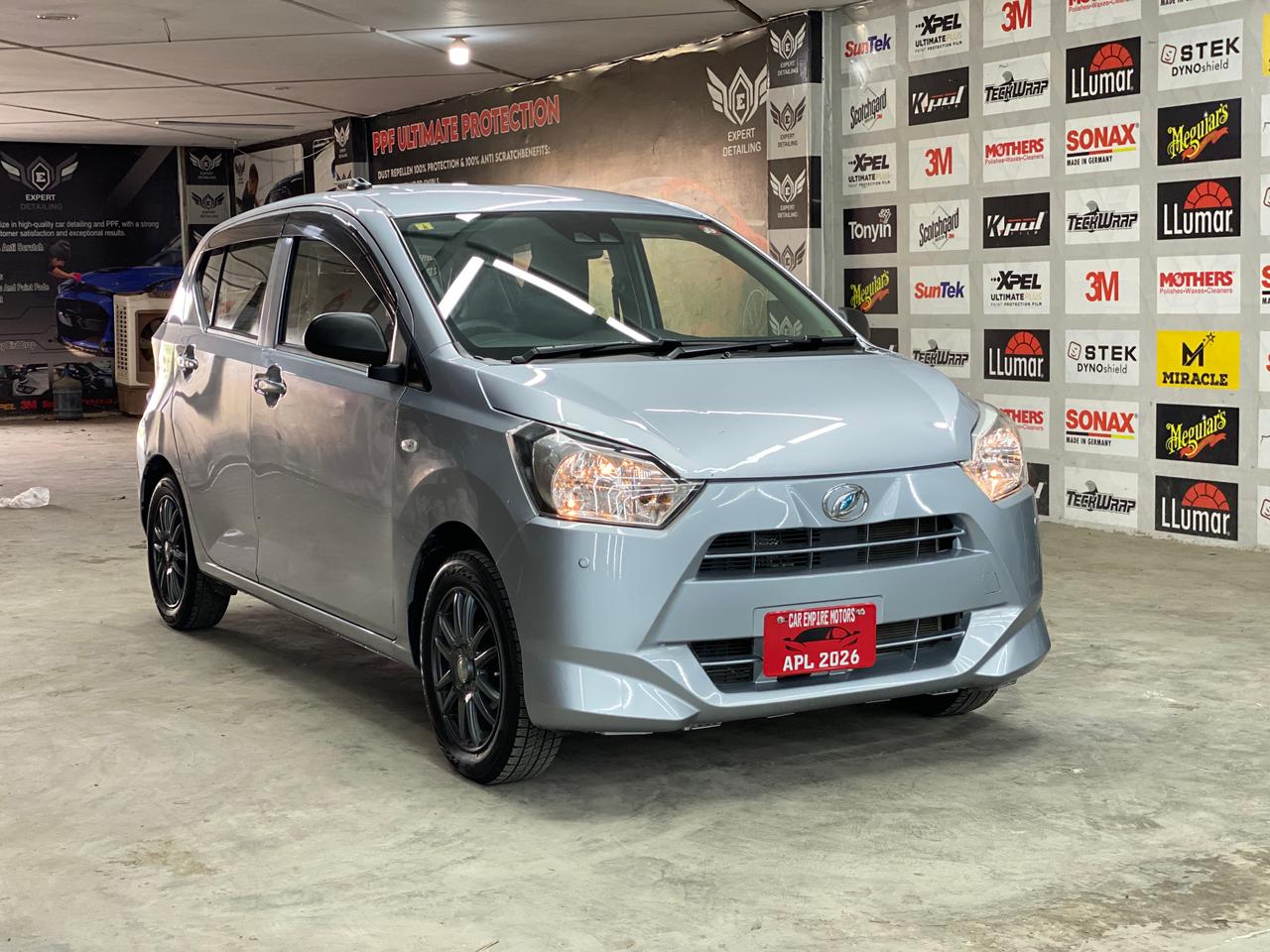 
								Daihatsu Mira ESX full									