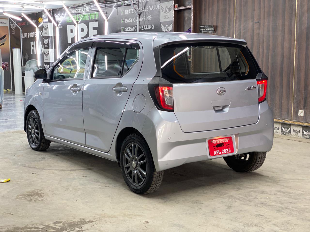 
								Daihatsu Mira ESX full									