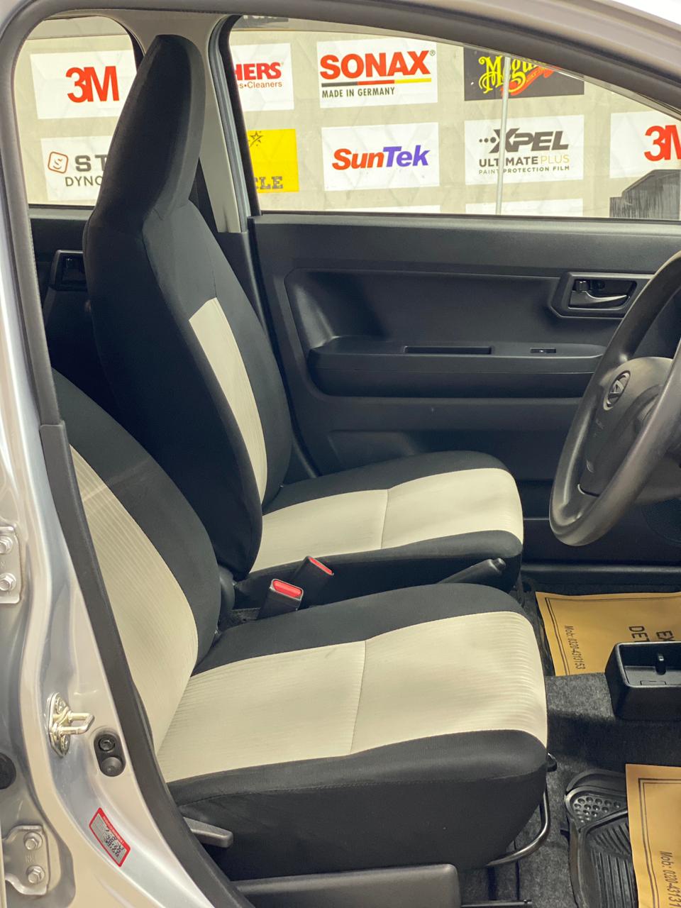 
								Daihatsu Mira ESX full									