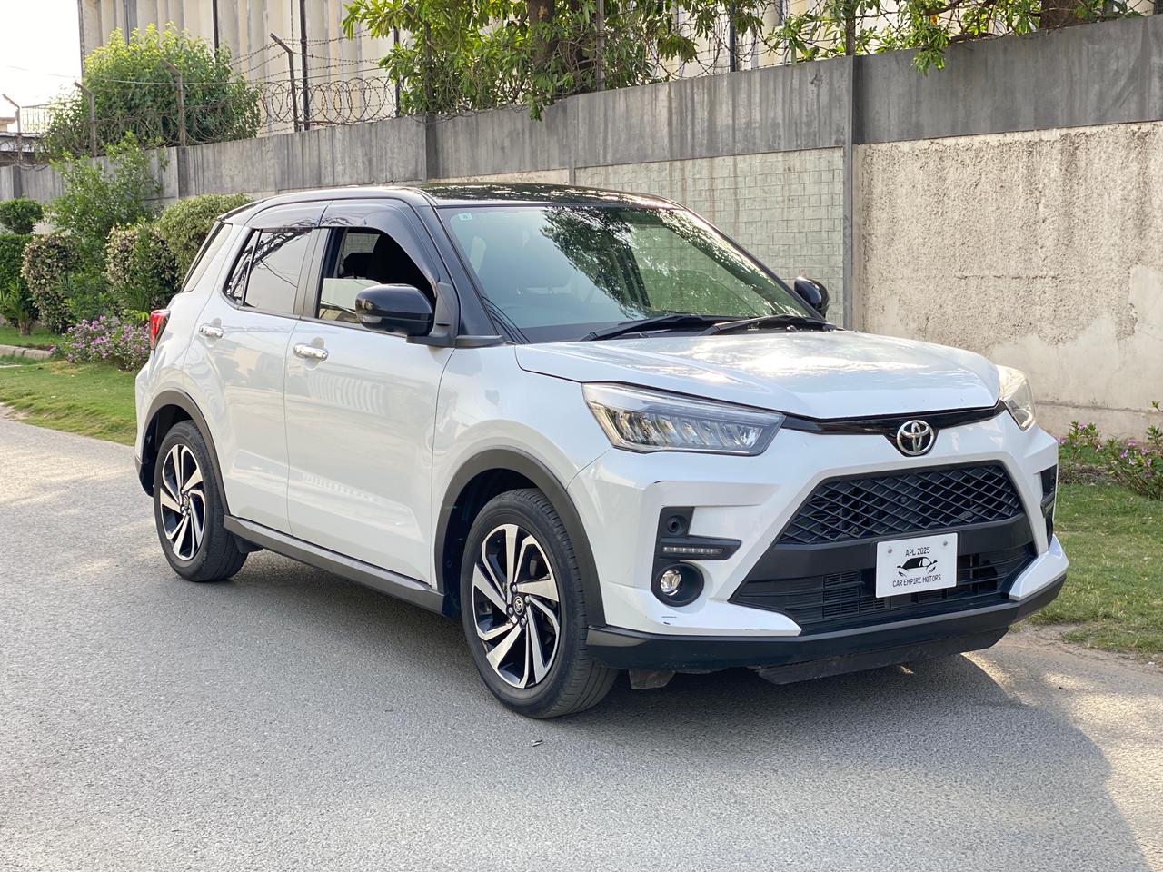 
								Toyota Raize Z Package 2 Tone full									