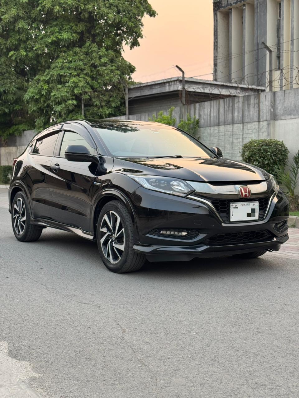 
								Honda Vezel Rs Turbo Full Optional full									