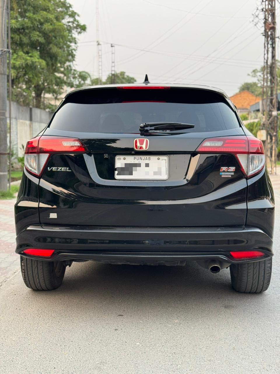 
								Honda Vezel Rs Turbo Full Optional full									
