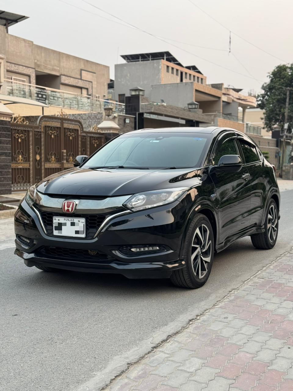 
								Honda Vezel Rs Turbo Full Optional full									