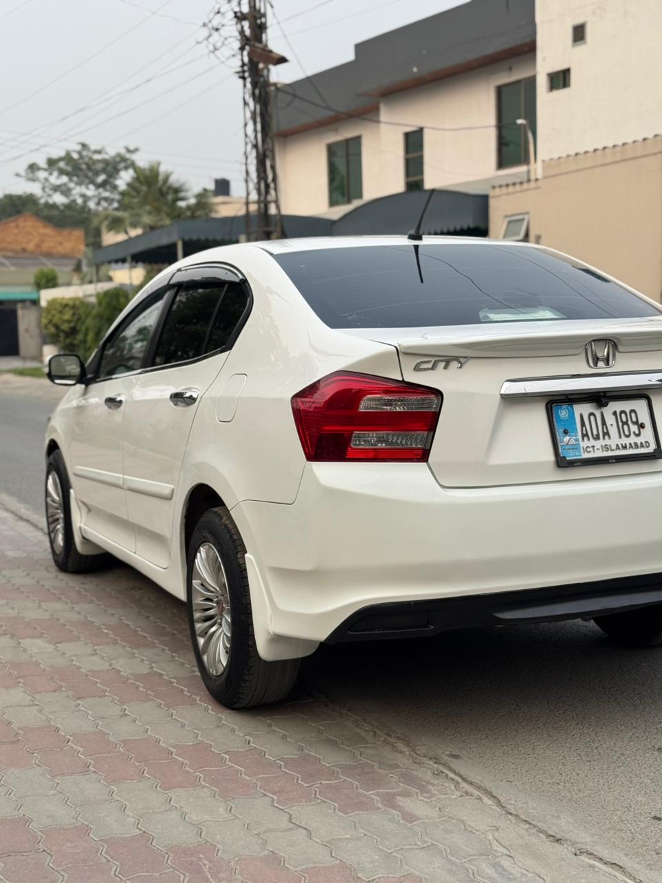 
								Honda City 1.3 AT full									
